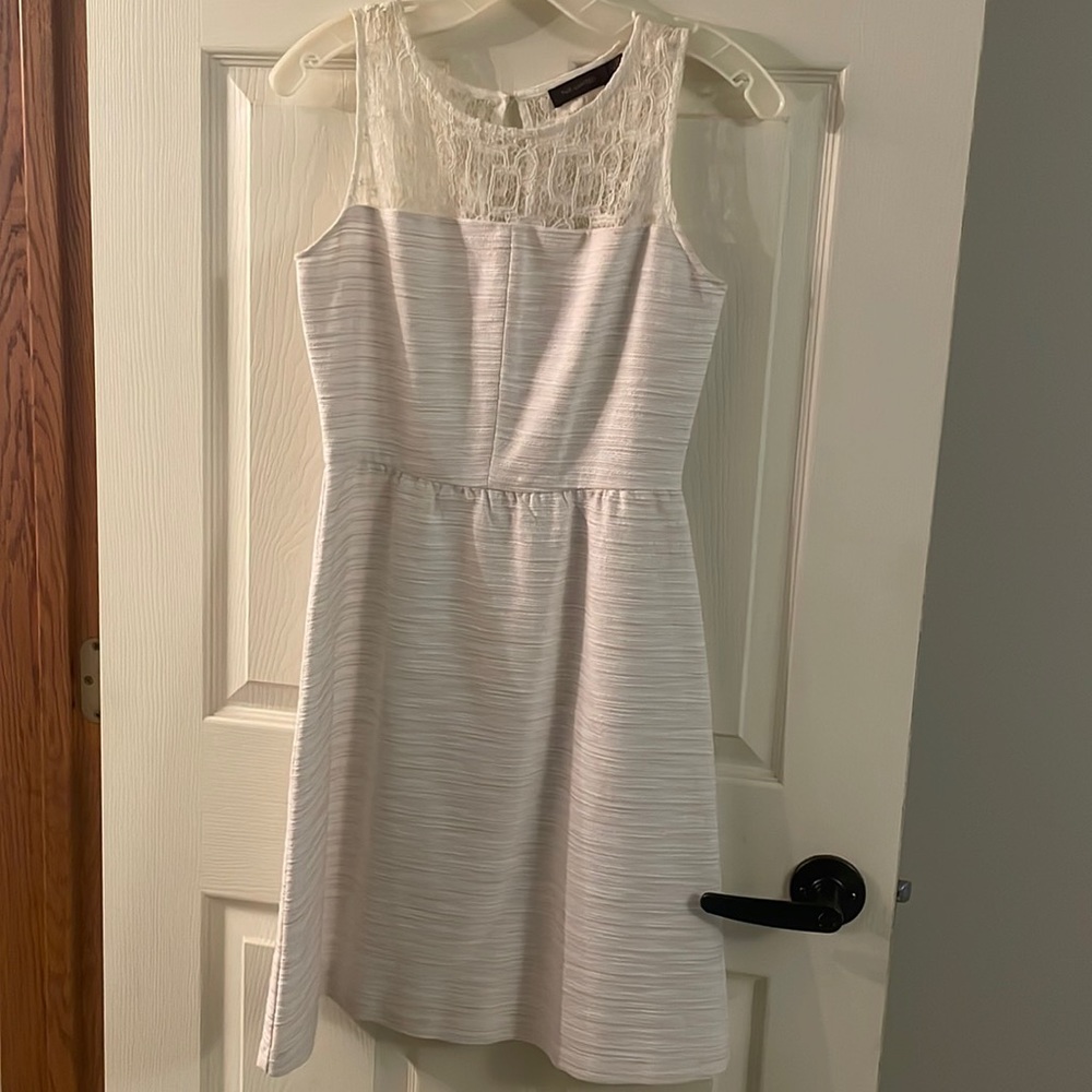 The Limited sz 2 white dress with lace detail